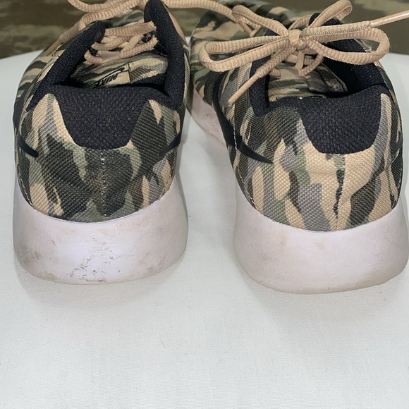 Nike Boys Shoes Green/Kakhi Camo, Whote Sole sz 7Y - Picture 3 of 8